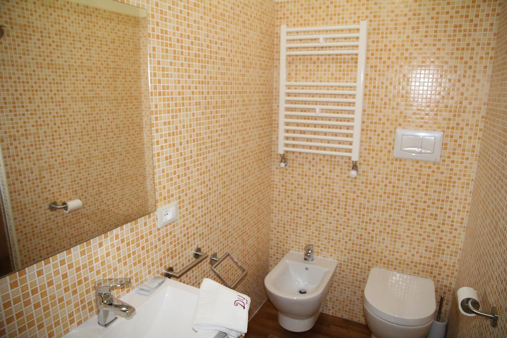 Domus Yenne Suites Cagliari Pokoj fotografie